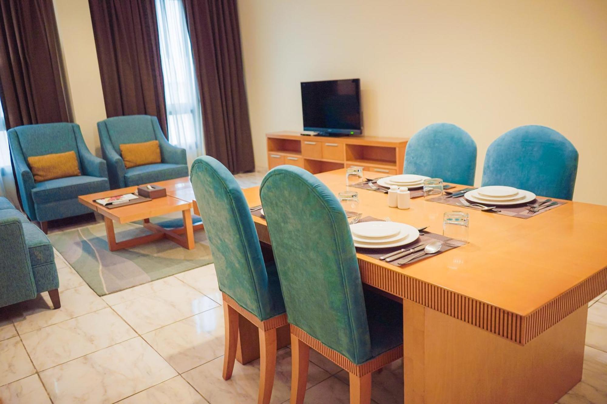 City Seasons Hotel & Suites Maskat Oda fotoğraf