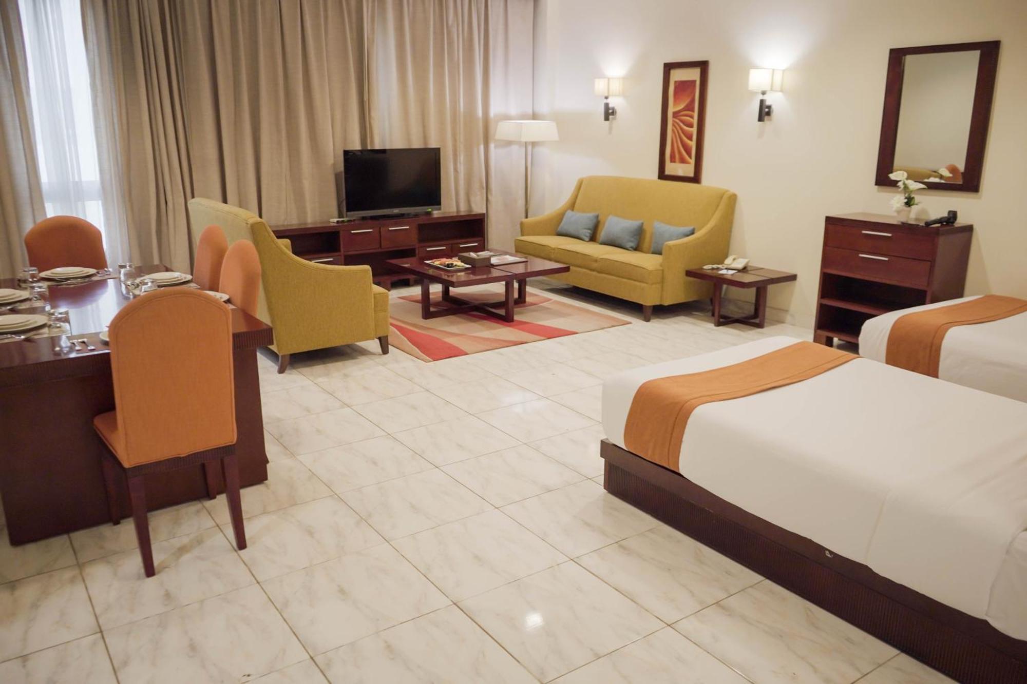 City Seasons Hotel & Suites Maskat Oda fotoğraf